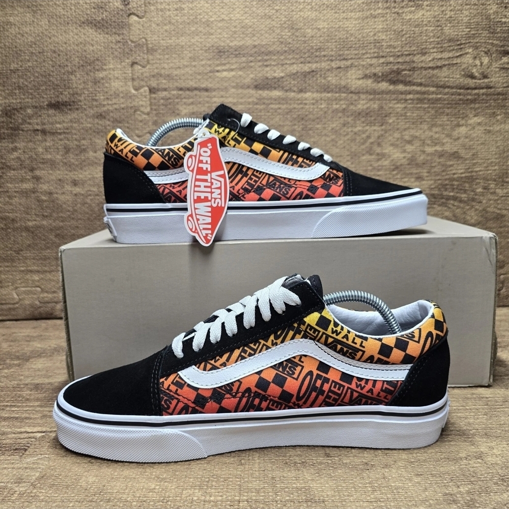 New Vans Logo Flame Old Skool Women's Size 9 Sneakers Red Black White Low Top - Picture 3 of 12